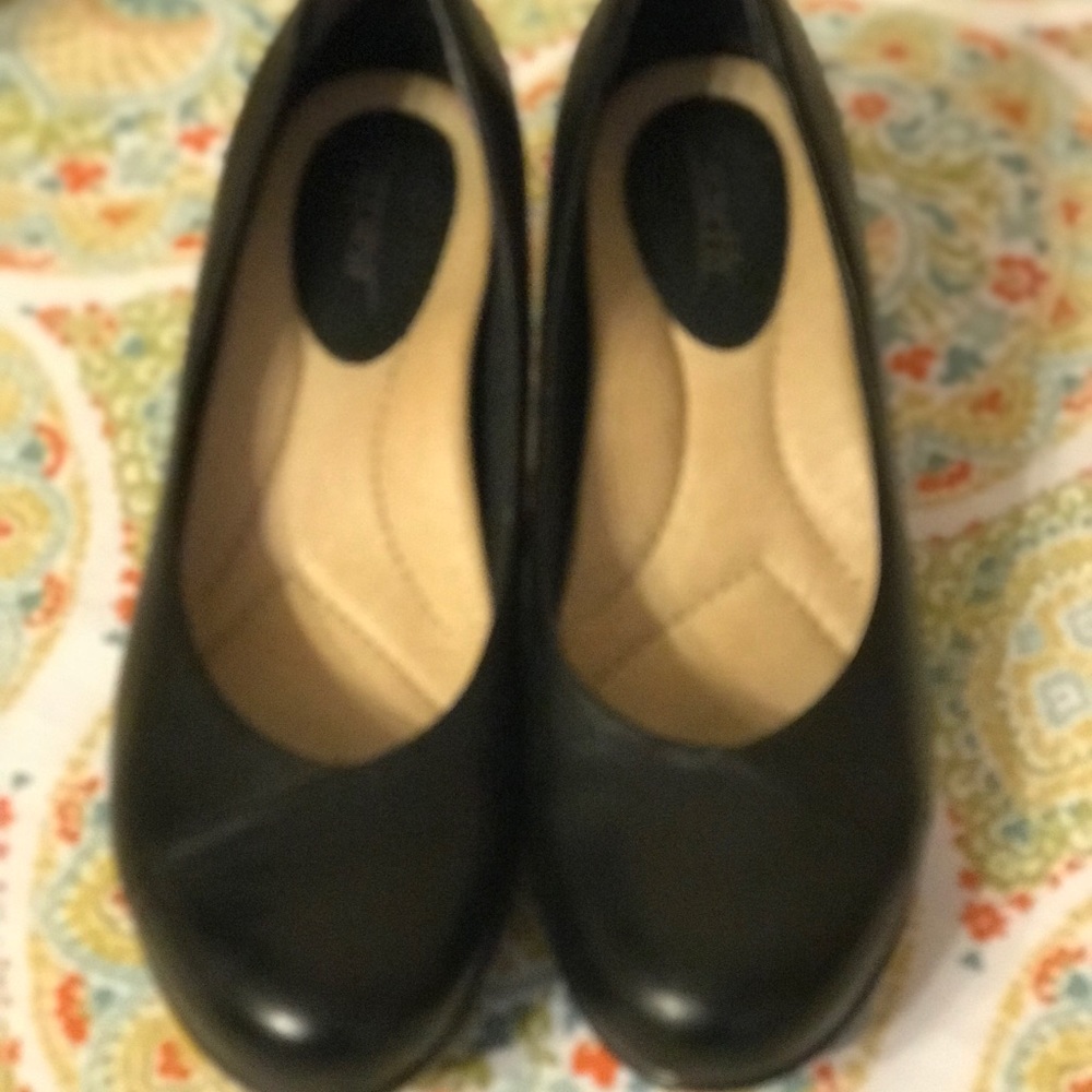 Earth brand pumps    Worn only a couple of times